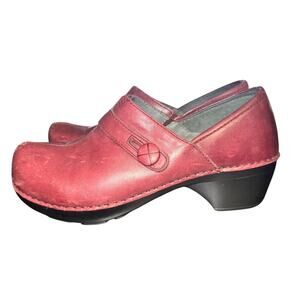 Dansko Solstice Clogs Women's Size 6.5 Red Leather Button Strap Comfort Shoe